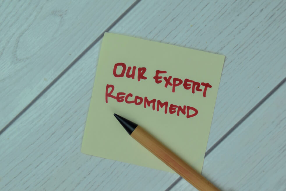 Concept of Our Expert Recommend write on sticky notes