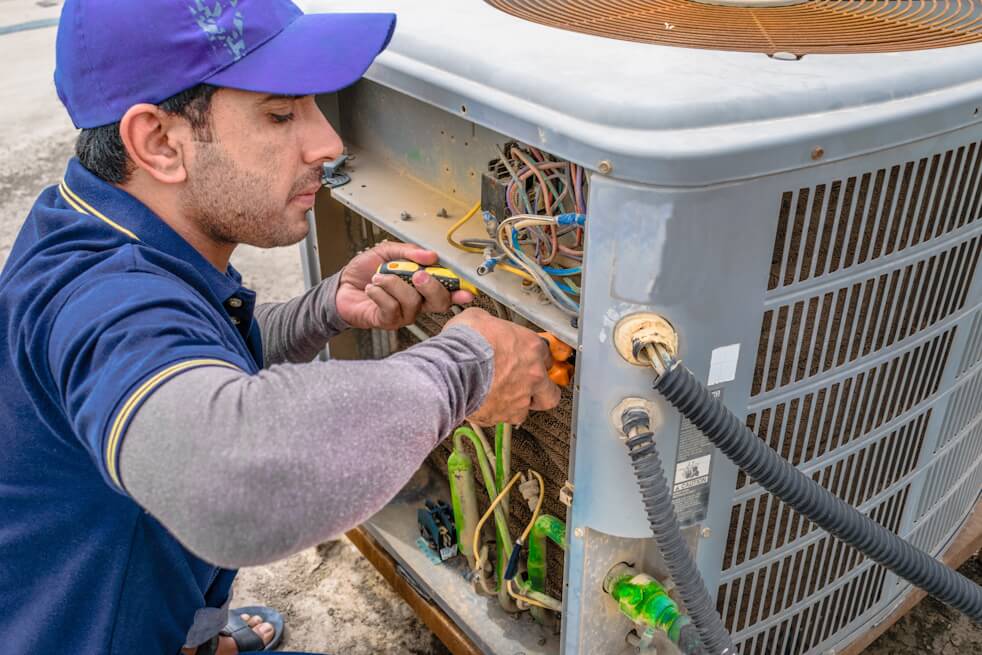 hvac contractor fixing ac